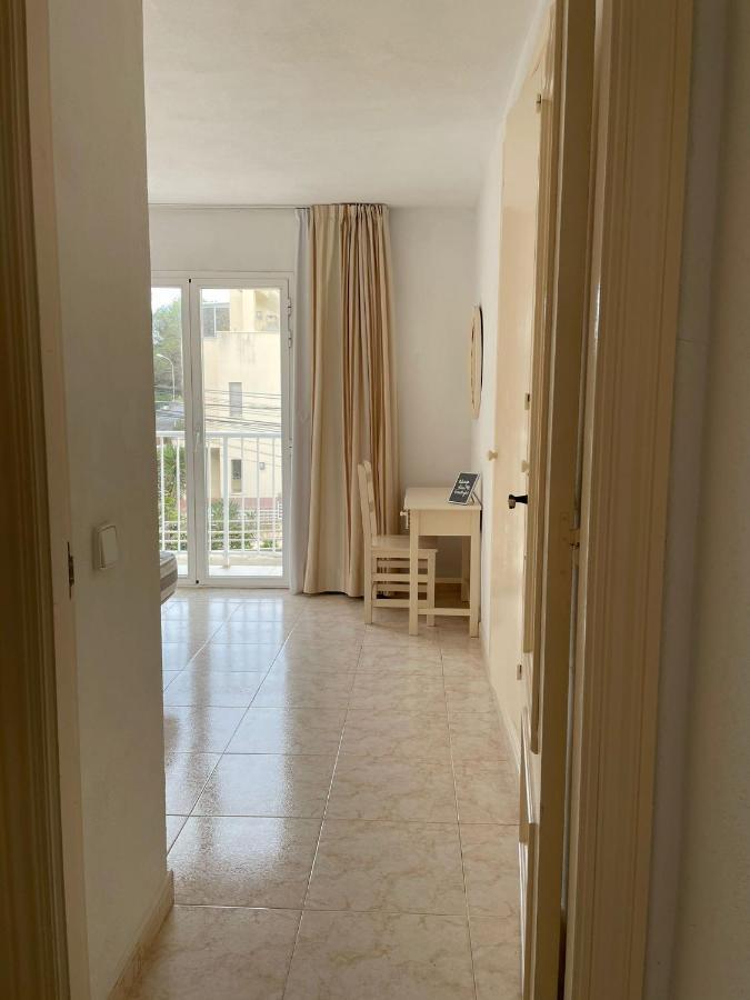 Apartamentos Torres Cardona Cala Llonga  Ngoại thất bức ảnh