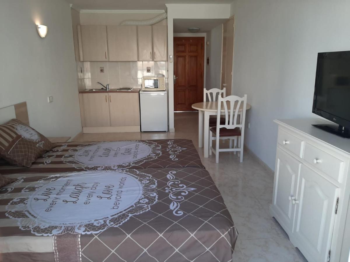 Apartamentos Torres Cardona Cala Llonga  Ngoại thất bức ảnh